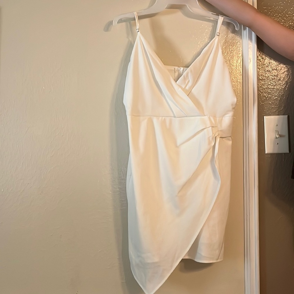 Size Small- White v-neck mini dress